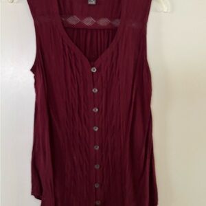 Eddie Bauer Burgundy Sleeveless RayonTop size medium